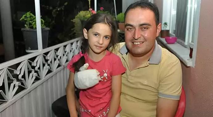 Habere gitti, çocuğu yangından kurtardı