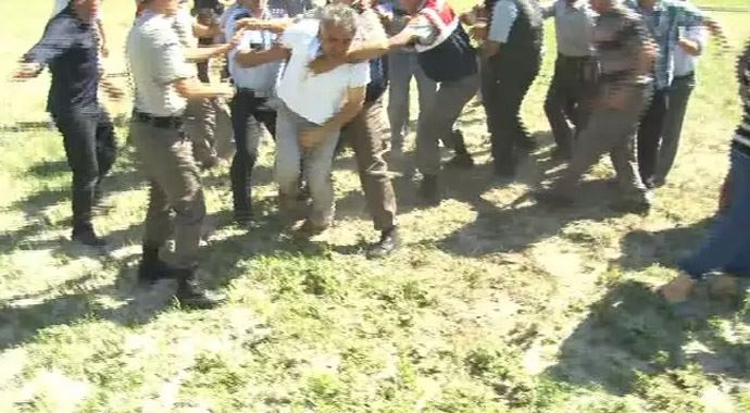 Konya'da feci kaza: 3 ölü, 1 yaralı Konya'da feci kaza: 3 ölü, 1 yaralı