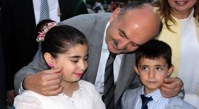 Bakan personeliyle iftar açtı Bakan personeliyle iftar açtı