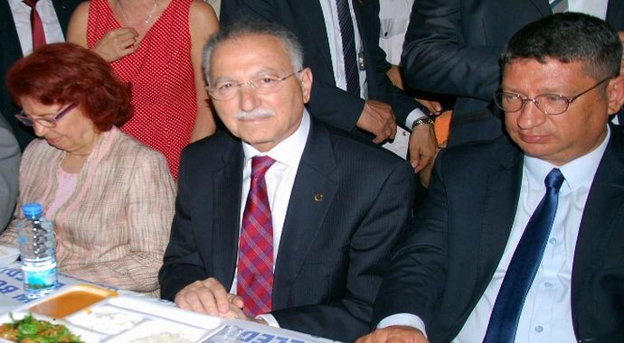 Orucunu iftar çadırında açtı Orucunu iftar çadırında açtı