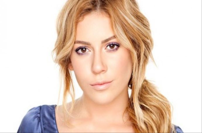 Sinem Kobal, başlamadan kovuldu! Sinem Kobal, başlamadan kovuldu!
