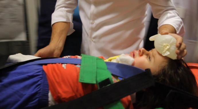 Dedesine koşan Fatmagül&#039;e araba çarptı