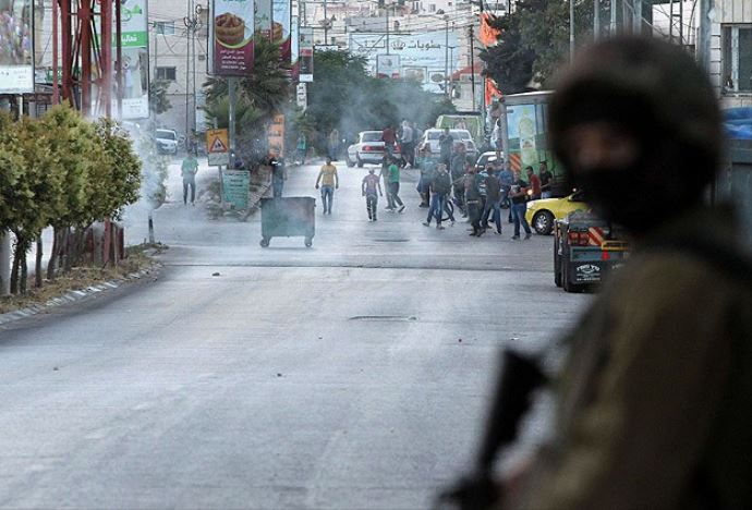 İsrail polisi Kudüs'te 42 Filistinliyi gözaltına aldı İsrail polisi Kudüs'te 42 Filistinliyi gözaltına aldı