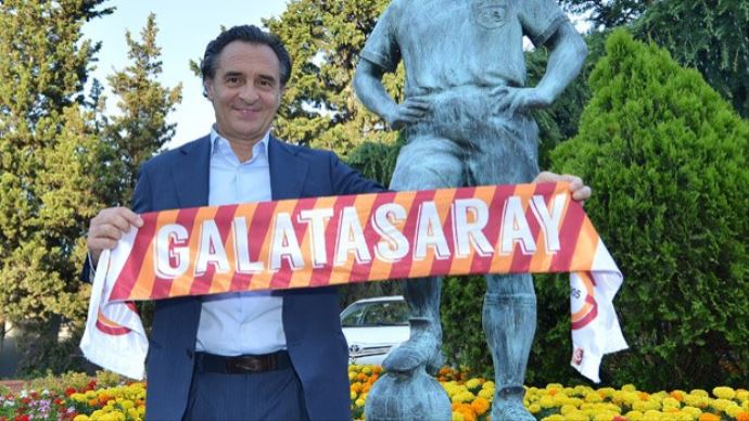 Prandelli imzayı attı, 'Fenerbahçe'yi düşünüyorum' dedi Prandelli imzayı attı, 'Fenerbahçe'yi düşünüyorum' dedi