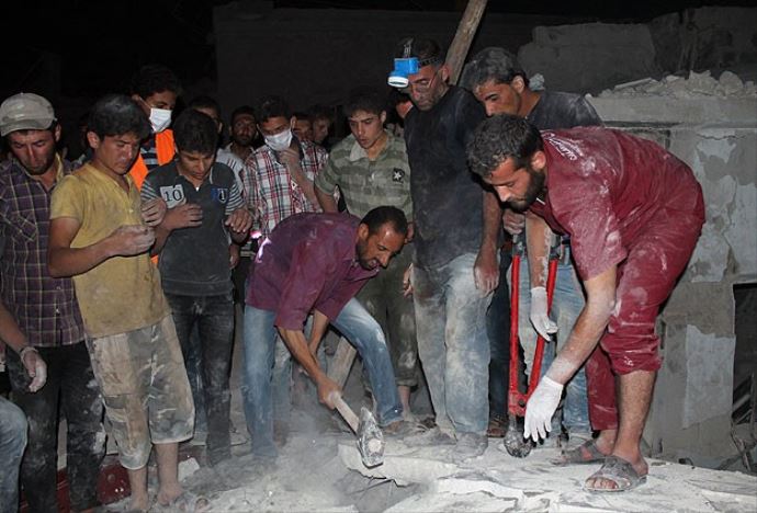 Suriye'de bir camiye düzenlenen saldırıda 15 kişi ölü Suriye'de bir camiye düzenlenen saldırıda 15 kişi ölü