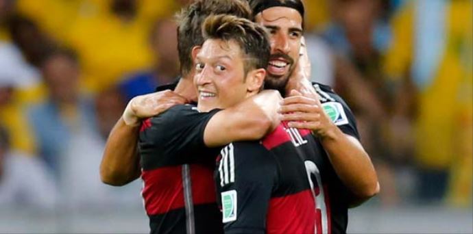 Mesut Özil'den 'hezimet' yorumu Mesut Özil'den 'hezimet' yorumu