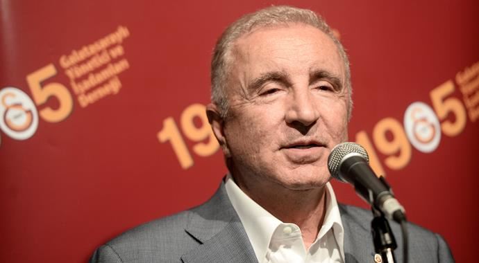 Ünal Aysal'dan bir ilk! Ünal Aysal'dan bir ilk!