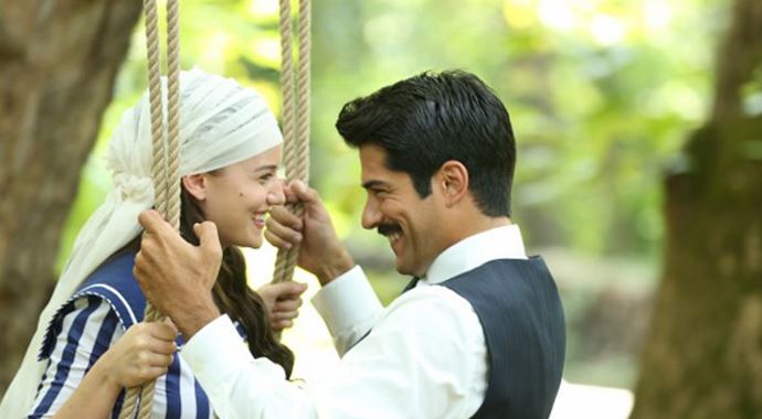 Burak Özçivit ve Fahriye Evcen Bodrum&#039;da buluşacak