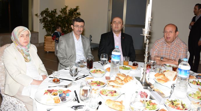 Kütahya'lılar İftarda bir araya geldi Kütahya'lılar İftarda bir araya geldi