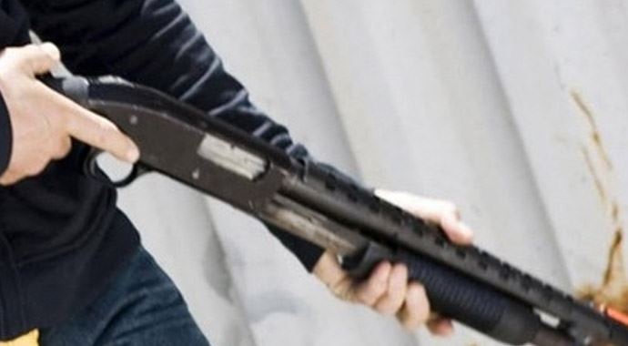 Uyuyan babasını pompalı tüfekle öldürdü Uyuyan babasını pompalı tüfekle öldürdü