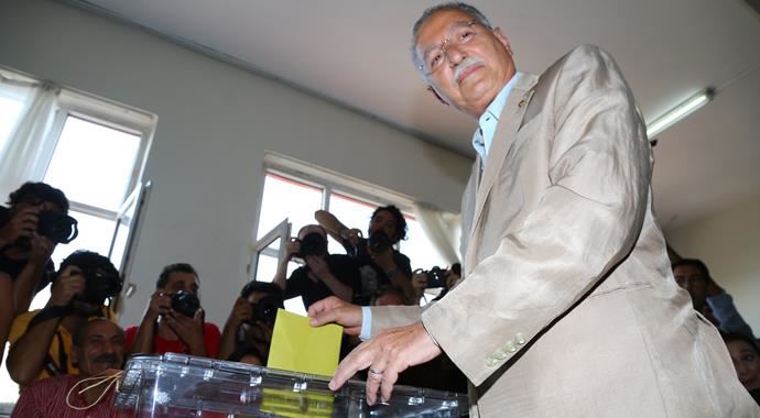 İhsanoğlu: 'Seçimi birinci turda rahatlıkla kazanacağız' İhsanoğlu: 'Seçimi birinci turda rahatlıkla kazanacağız'