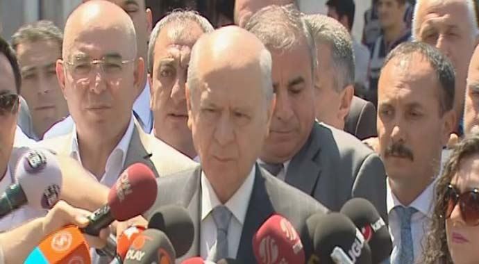 Devlet Bahçeli Ankara'da oy kullandı Devlet Bahçeli Ankara'da oy kullandı