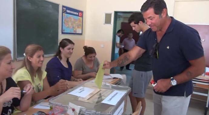 Boyner çifti oylarını kullandı Boyner çifti oylarını kullandı
