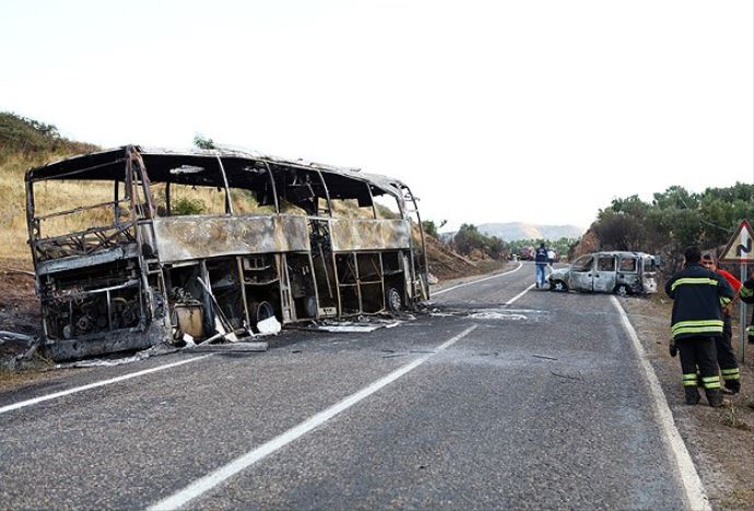 Diyarbakır'daki tanker faciasında ölenlerin sayısı 34'e yükseldi Diyarbakır'daki tanker faciasında ölenlerin sayısı 34'e yükseldi