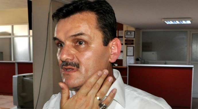 AK Partili başkana sandık başında yumruk! AK Partili başkana sandık başında yumruk!
