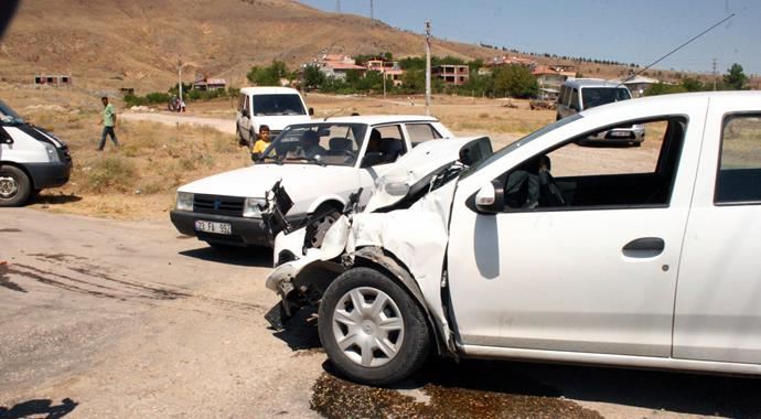 Elazığ'daki trafik kazalarında 10 yaralı var Elazığ'daki trafik kazalarında 10 yaralı var