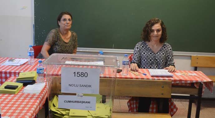 Tansu Çiller oy kullanmaya gelmedi Tansu Çiller oy kullanmaya gelmedi