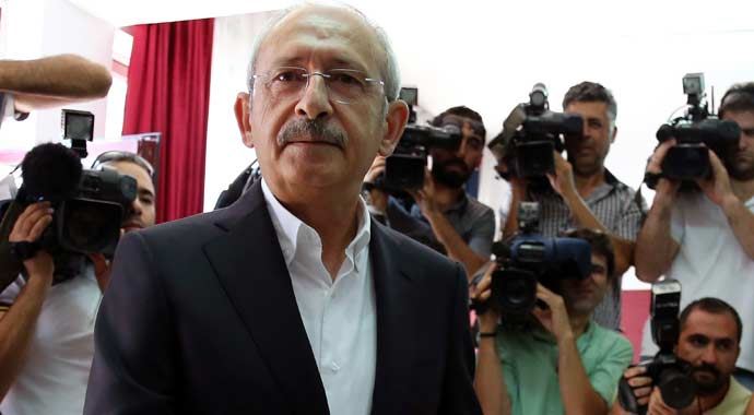 Kılıçdaroğlu'nun oy kullandığı sandıkta İhsanoğlu farkı Kılıçdaroğlu'nun oy kullandığı sandıkta İhsanoğlu farkı