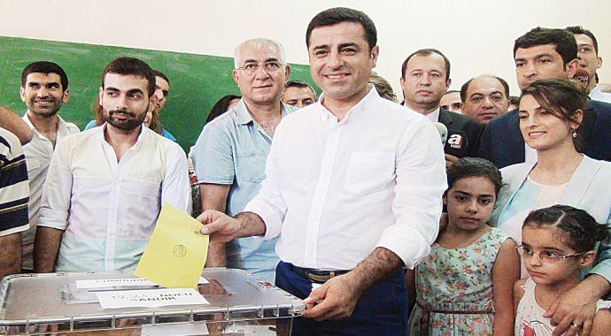 Demirtaş&#039;tan seçim sonrası ilk açıklama: Anamuhalefet artık biziz