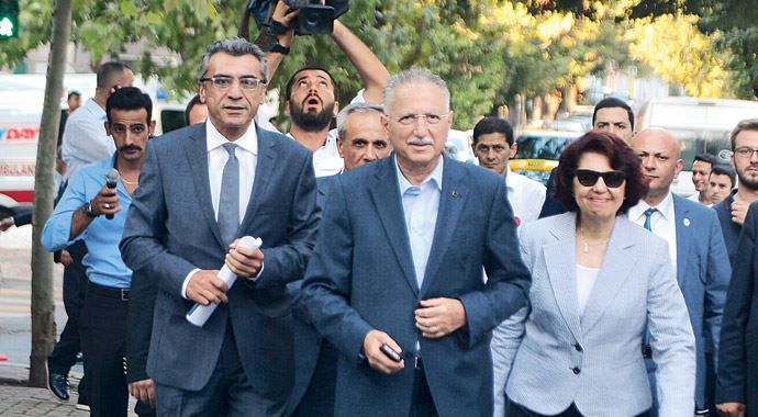 İhsanoğlu şaşırttı: 'Yüzde 39 başarıdır' İhsanoğlu şaşırttı: 'Yüzde 39 başarıdır'