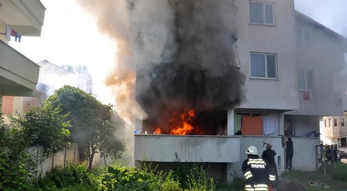 Düzce'de evde çıkan yangında 1 kişi feci şekilde öldü Düzce'de evde çıkan yangında 1 kişi feci şekilde öldü