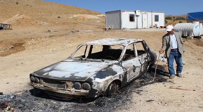 PKK Muş'ta şantiye basıp iş makinelerini ateşe verdi