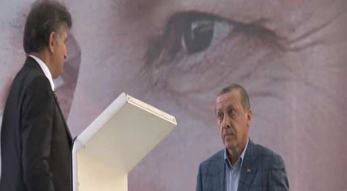 "Cumhurbaşkanı" anonsuna Erdoğan'dan tepki "Cumhurbaşkanı" anonsuna Erdoğan'dan tepki