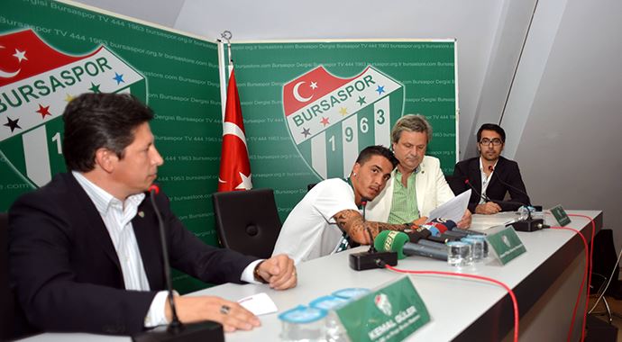 Josue Bursaspor'a imza attı Josue Bursaspor'a imza attı