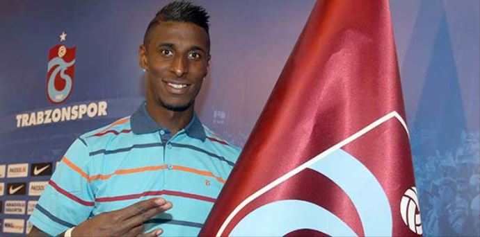 Trabzonspor'un yeni transferi UEFA listesinde yer almadı Trabzonspor'un yeni transferi UEFA listesinde yer almadı