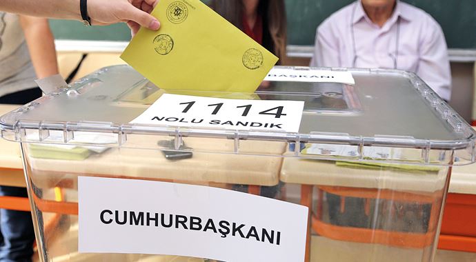 'ANKETÇİLER'İN ANALİZİ: MHP tabanı Erdoğan'a CHP tabanı Demirtaş'a 'ANKETÇİLER'İN ANALİZİ: MHP tabanı Erdoğan'a CHP tabanı Demirtaş'a