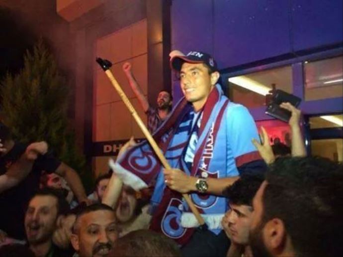 Trabzonspor'un genç oyuncularının Cardozo sevgisi Trabzonspor'un genç oyuncularının Cardozo sevgisi