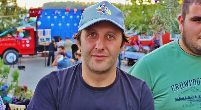 İlker Ayrık'tan 'Yapışık İkizler' İlker Ayrık'tan 'Yapışık İkizler'