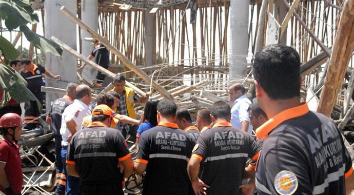 Diyarbakır'da göçük! 1'i ağır 4 yaralı Diyarbakır'da göçük! 1'i ağır 4 yaralı