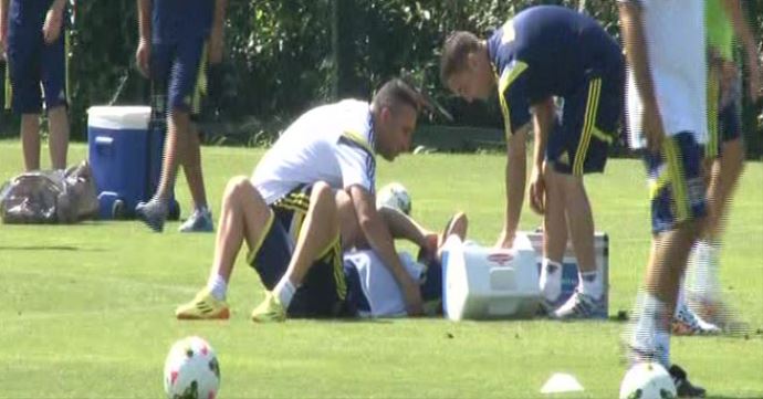 Fenerbahçe antrenmanında talihsiz sakatlık Fenerbahçe antrenmanında talihsiz sakatlık