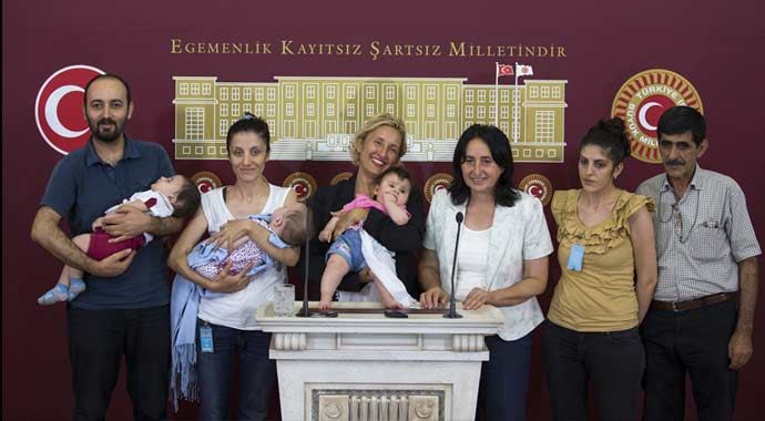 İşte Meclis'teki bebekli fotoğrafın sebebi İşte Meclis'teki bebekli fotoğrafın sebebi