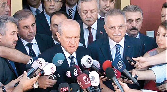 Devlet Bahçeli: "İstifa etmem görevimin başındayım!" Devlet Bahçeli: "İstifa etmem görevimin başındayım!"