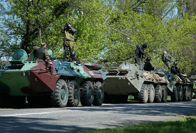 Rusya'ya ait tank ve askeri araçların, Donetsk'te Rusya'ya ait tank ve askeri araçların, Donetsk'te