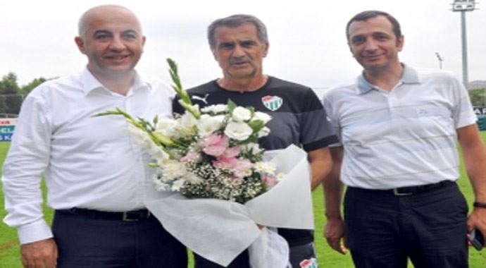 Trabzonsporlu yöneticiler eski hocasını ziyarete gitti