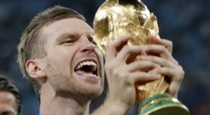 Mertesacker&#039;den erken veda