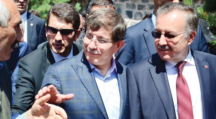 Davutoğlu konuşmadı ama vatandaş başbakan yaptı bile