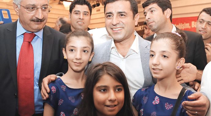 Selahattin Demirtaş: Tabanın belirlediği tek Köşk adayı benim Selahattin Demirtaş: Tabanın belirlediği tek Köşk adayı benim