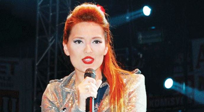Demet Akalın&#039;a atılan laf kavga çıkardı