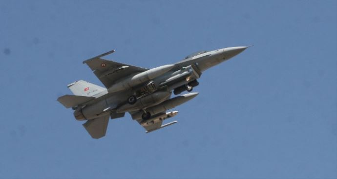 Suriye'den Türk F-16'ya taciz! Suriye'den Türk F-16'ya taciz!