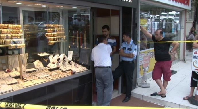 İstanbul&#039;da bir kuyumcu soygunu daha