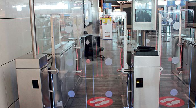 Pasaport kontrolü 15 saniyeye iniyor