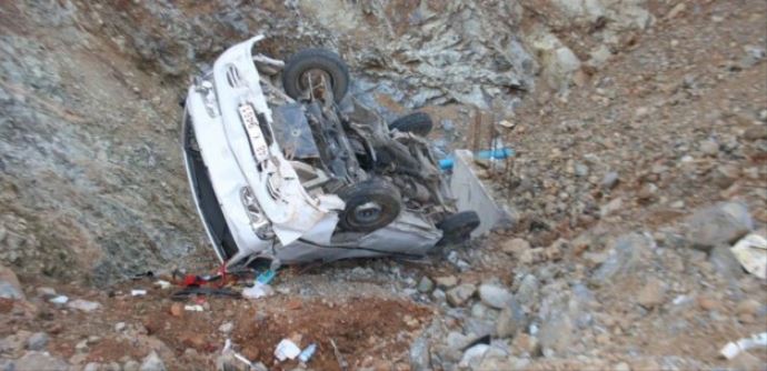 Minibüs şarampole yuvarlandı: 4 yaralı