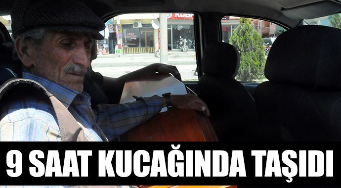 Oğlunun cenazesini 9 saat boyunca kucağında taşıdı