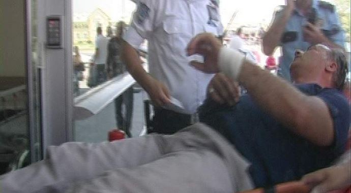 Polis memuruna bıçaklı saldırı Polis memuruna bıçaklı saldırı