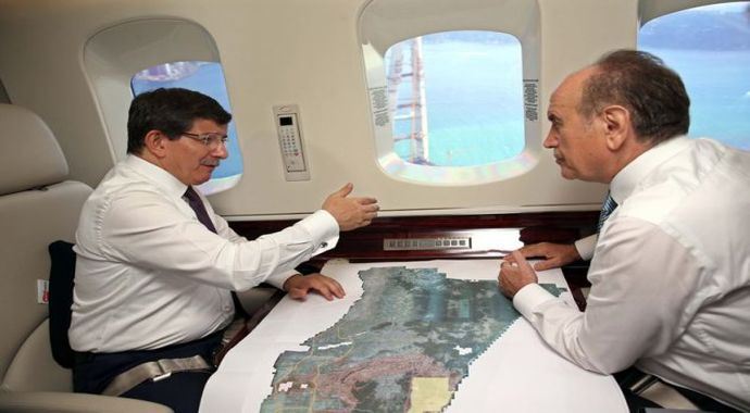 Başbakan Davutoğlu İstanbul'u havadan denetledi Başbakan Davutoğlu İstanbul'u havadan denetledi
