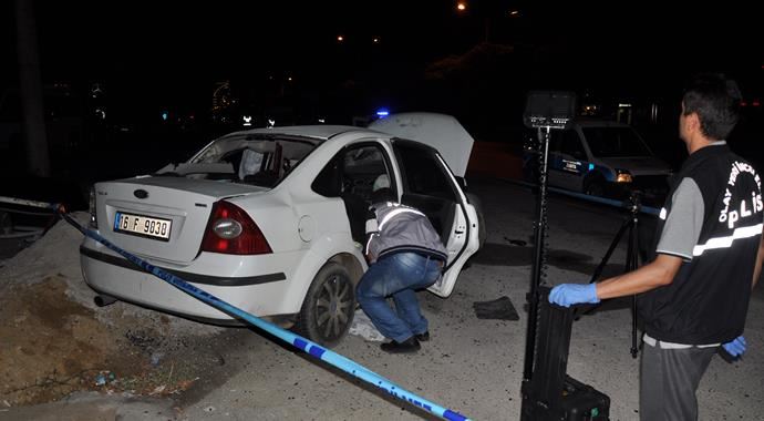 Bursa'da otomobil durağa daldı: 2 ölü, 2 yaralı var